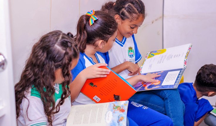Bienal: Educação de Maceió garante vale-livro para alunos e professores da rede municipal