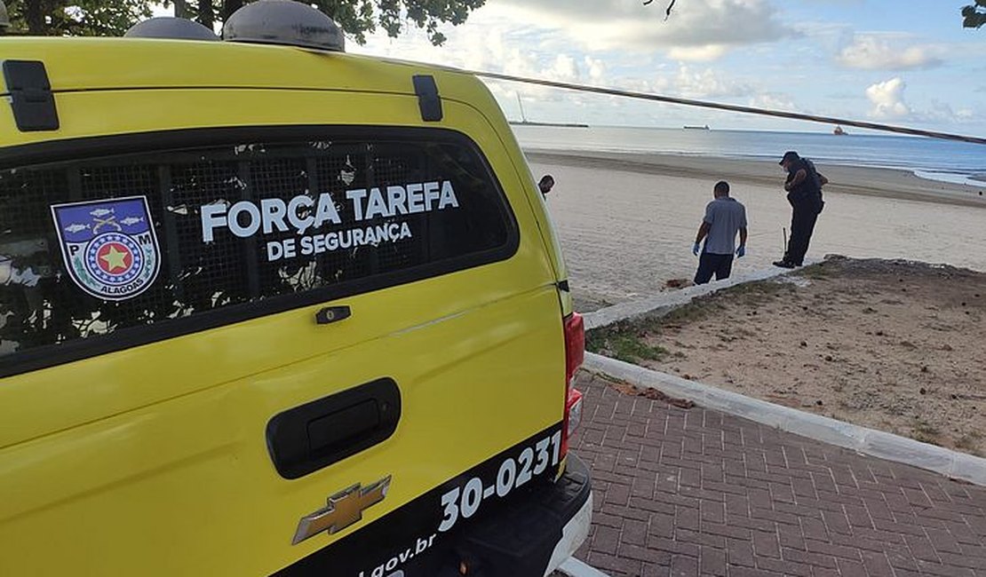 Polícia encontra cadáver com a cabeça esmagada em praia de Maceió