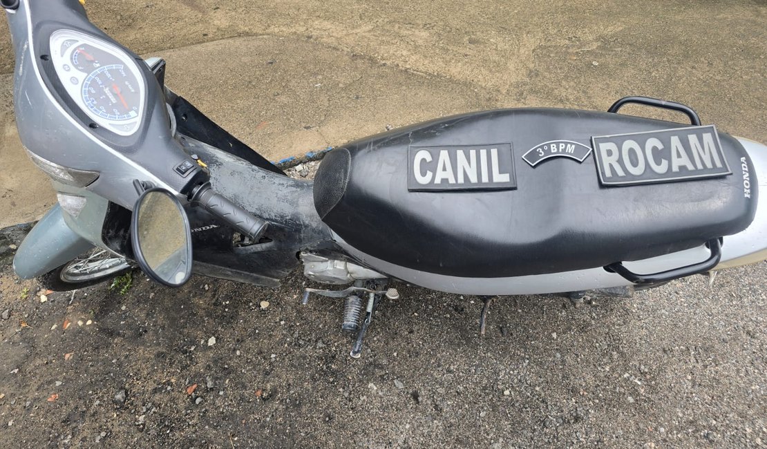 Homem é preso após ser flagrado furtando moto e diz que 'decidiu pegar' o veículo após vê-lo estacionado, em Arapiraca