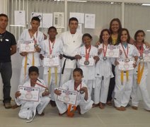 Alunos arapiraquenses se destacam em torneio de karatê