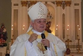 Dom Valério ainda está internado e respirando com ajuda de aparelhos, informa Diocese