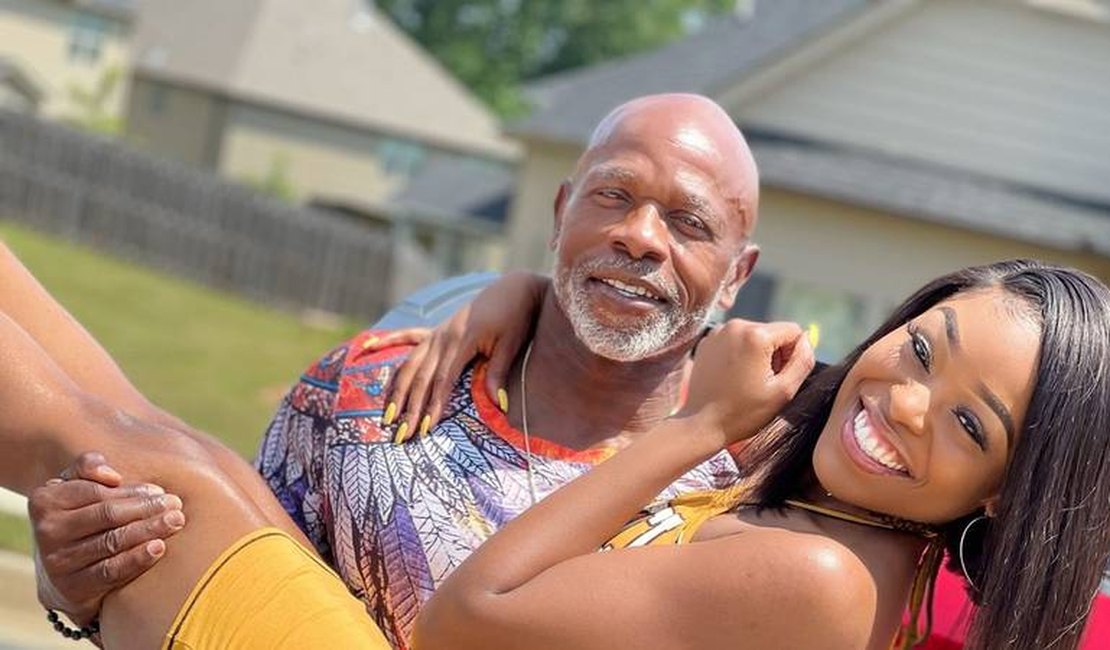 Mulher diz que se apaixonou pelo sugar daddy ao ganhar mansão e carro de presente