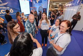 Na Bienal, secretária de Educação de Maceió destaca importância do vale-livro para alunos e professores