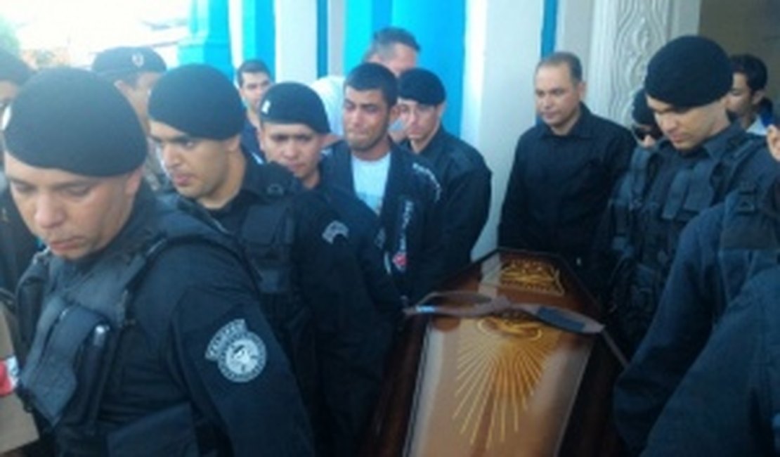 Soldado é sepultado com honras militares em Murici