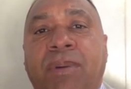 [Vídeo] Para não ser confundido com Waldir Maranhão, Tiririca raspa bigode