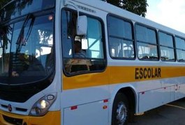 Motoristas e proprietários de ônibus escolar da rede estadual paralisam atividades