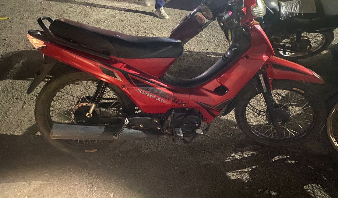 Motocicleta roubada é recuperada pelo Pelopes durante patrulhamento no Manoel Teles, em Arapiraca
