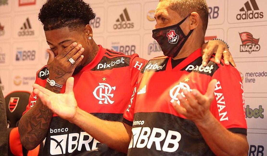 Alagoano Marinho realiza sonho do pai e é apresentado oficialmente pelo Flamengo