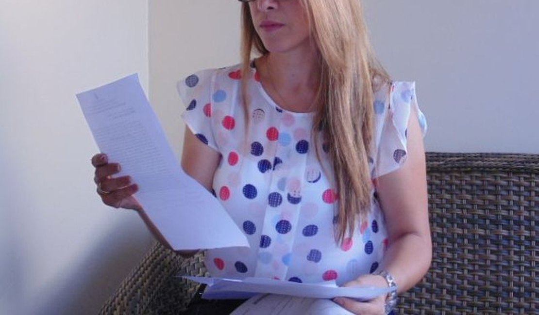 Aprovados em concurso público denunciam prefeita de Lagoa da Canoa por contratações ilegais