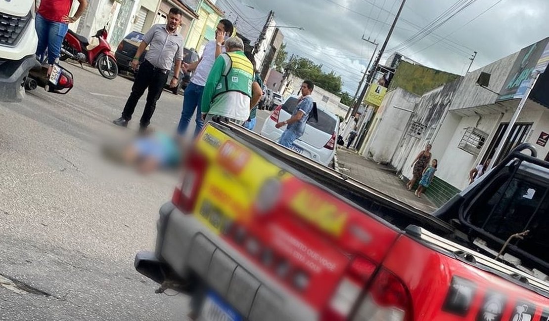 Colisão entre carro e moto deixa motociclista ferido em Arapiraca