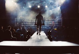 Como o boxe passou de um esporte global para competidores de elite a um espetáculo secundário nas mídias sociais?