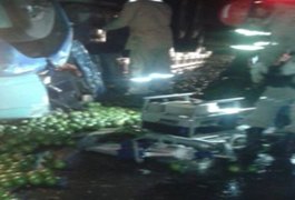 Motorista morre ao capotar caminhão carregado de laranja na rodovia AL-115