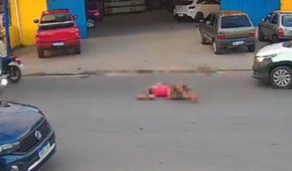 Câmera registra atropelamento na Rua Expedicionário Brasileiro, em Arapiraca