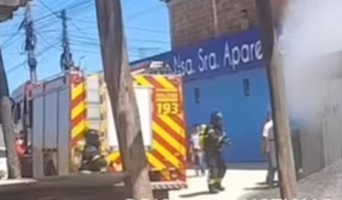 Incêndio em caixas de papelão perto de supermercado mobiliza bombeiros em Rio Largo