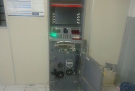 Cofre de banco não abre após explosão provocada por bandidos em Feliz Deserto