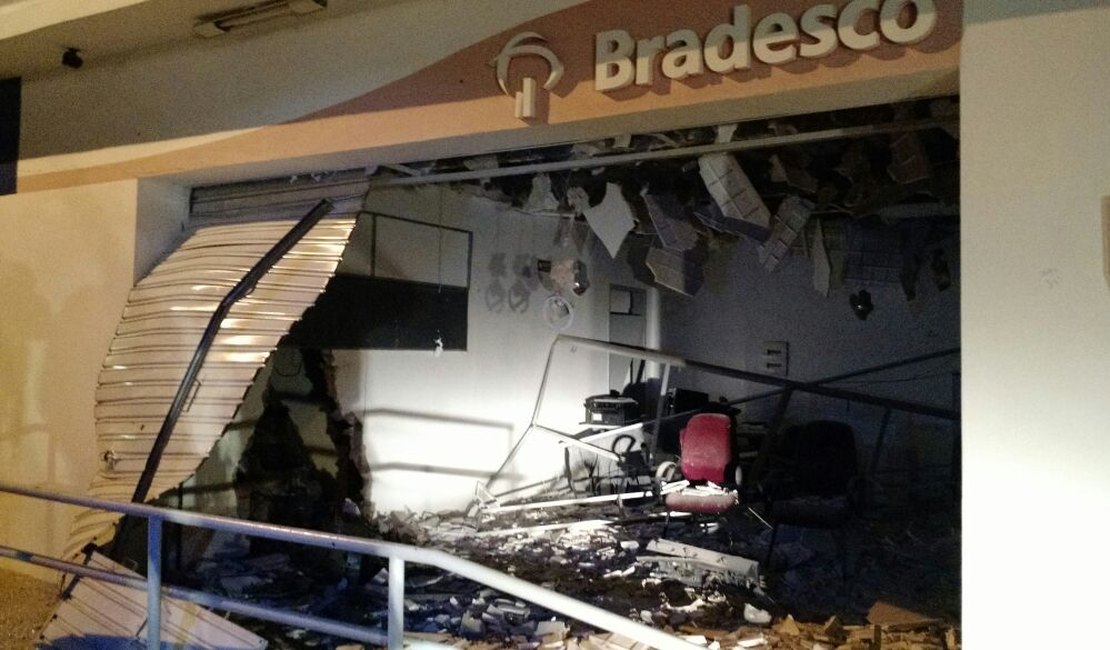 Bandidos explodem agência bancária de Minador do Negrão, AL