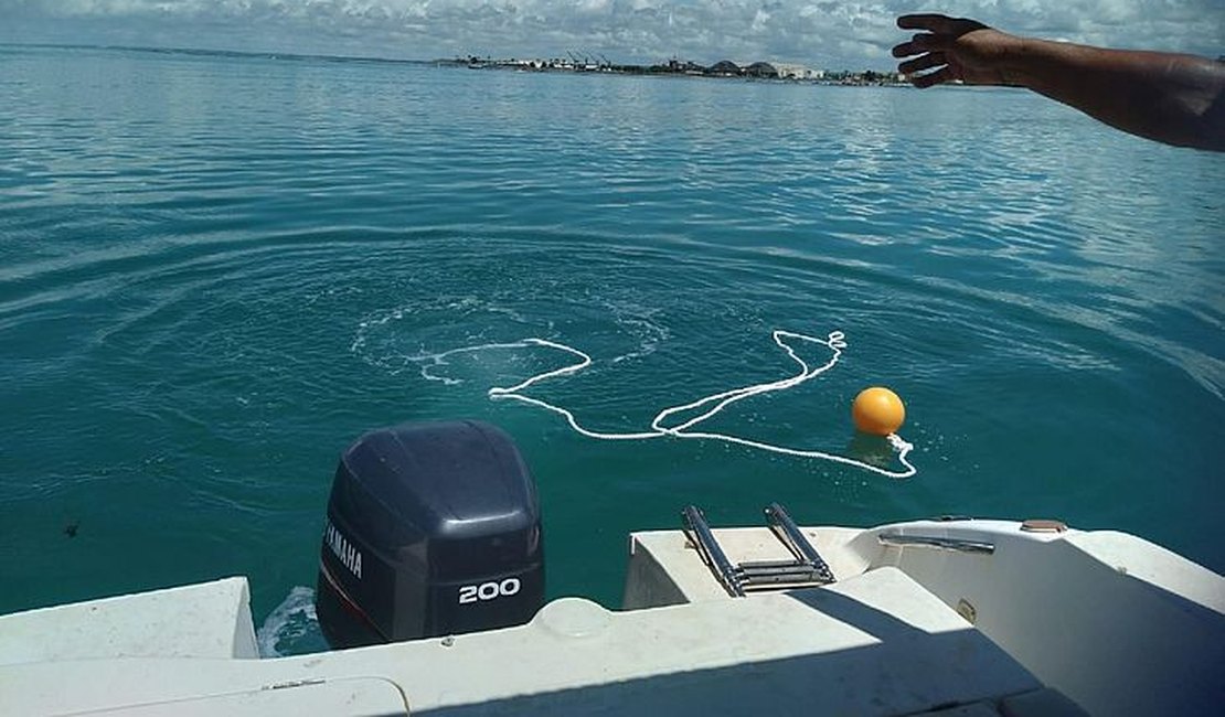 Boias de sinalização são instaladas na Piscina do Amor, na enseada de Pajuçara