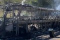 Ônibus utilizado pelas bandas Djavú e Bonde do Forró fica destruído após incêndio