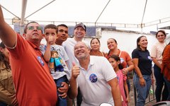 Feira Grande registra grande mobilização popular em adesivaço liderado pelo prefeito Dário Roberto