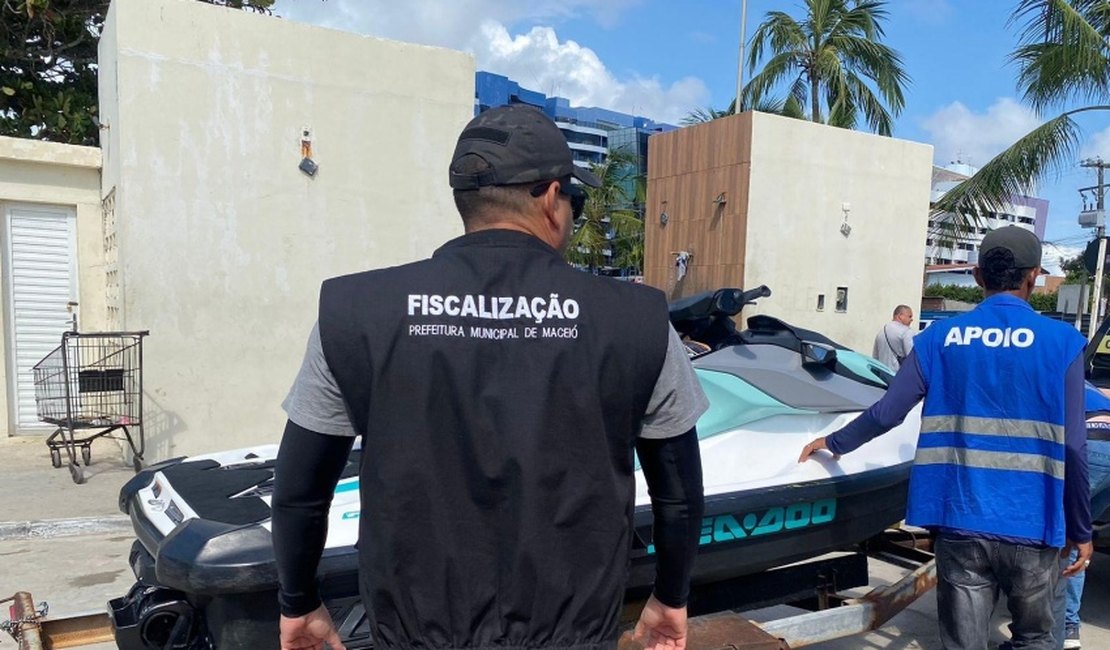 Operação apreende Jet Skis que realizavam o comércio irregular de passeios na orla marítima