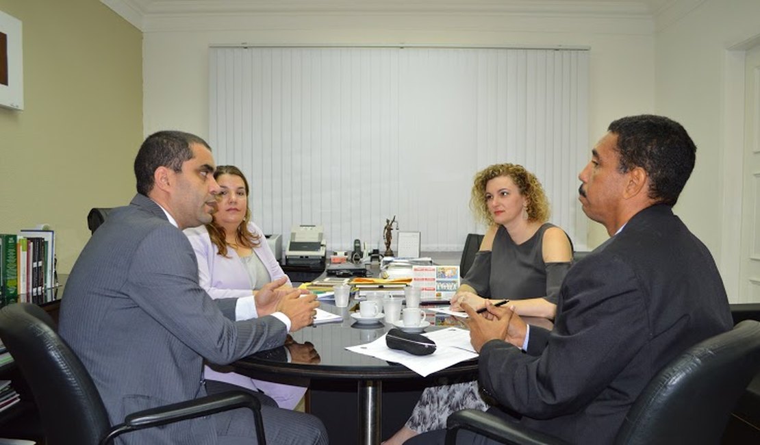 Defensoria e Ressocialização discutem melhorias para o Presídio do Agreste