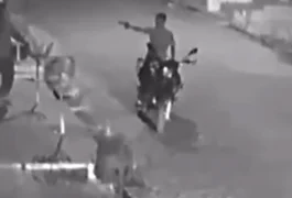 VÍDEO: Vigilante escapa da morte após arma de criminoso falhar ao menos quatro vezes em Maceió