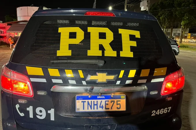 PRF apreende carro com queixa de roubo na parte alta de Maceió