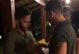 Vídeo. Alagoano, Carlinhos Maia se declara e pede namorado em casamento