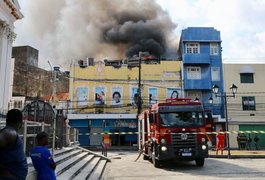 Incêndio atinge loja comercial no bairro de São José, no Recife