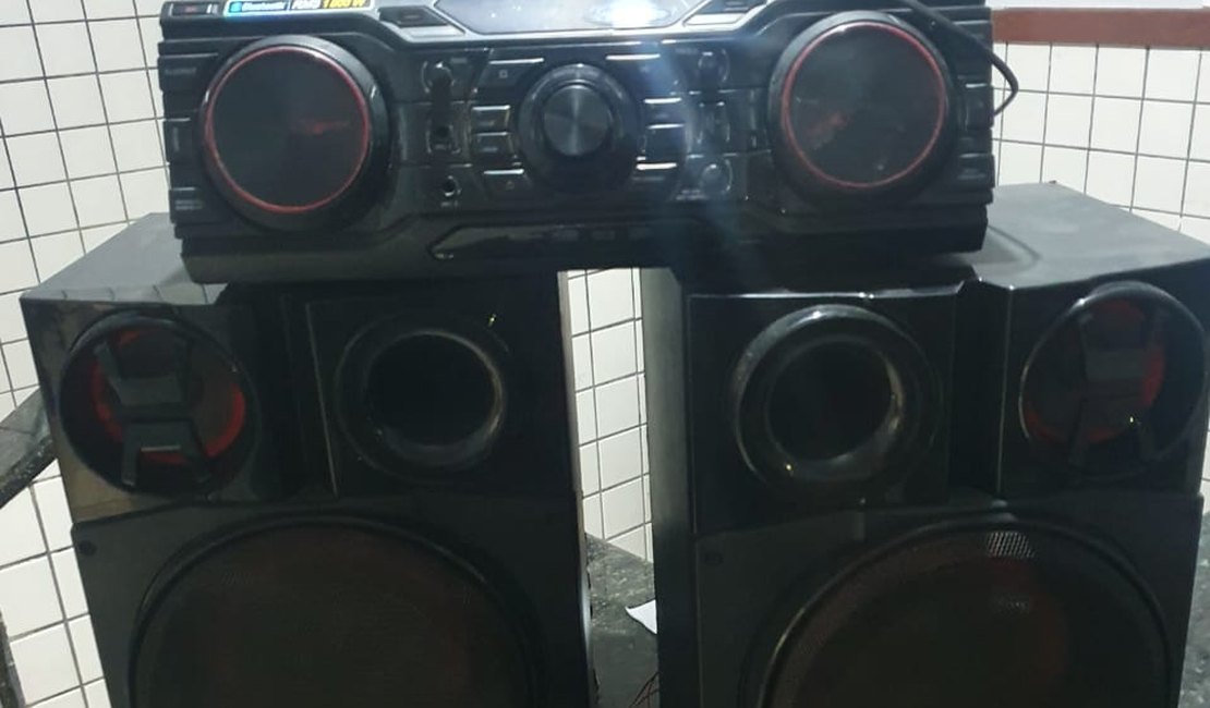 Homem e mulher são presos após um atirar pedra contra PM e outro xingar militares, em Teotônio Vilela