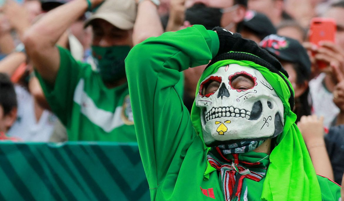 Fifa pune México por cantos ofensivos da torcida durante jogos da Copa