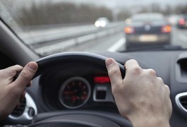 Homem é preso por aparecer no exame para recuperar carteira, dirigindo
