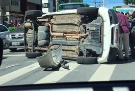 Capotamento interdita trânsito da Ponta Verde