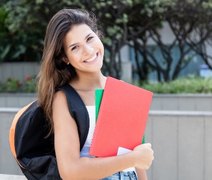 Bolsas de estudo exclusivas para mulheres em universidades internacionais; confira