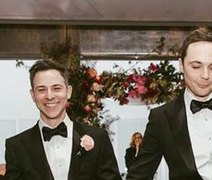Jim Parsons, o Sheldon de Big Bang Theory, oficializa união com Todd Spiewak