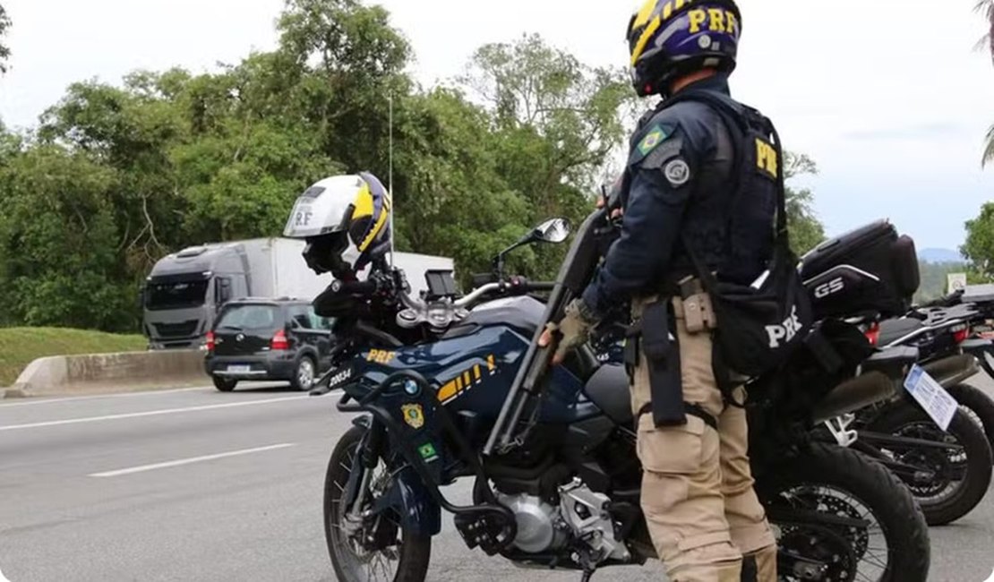 Homem tenta furtar moto da PRF para 'farmar aura' em João Pessoa e acaba preso