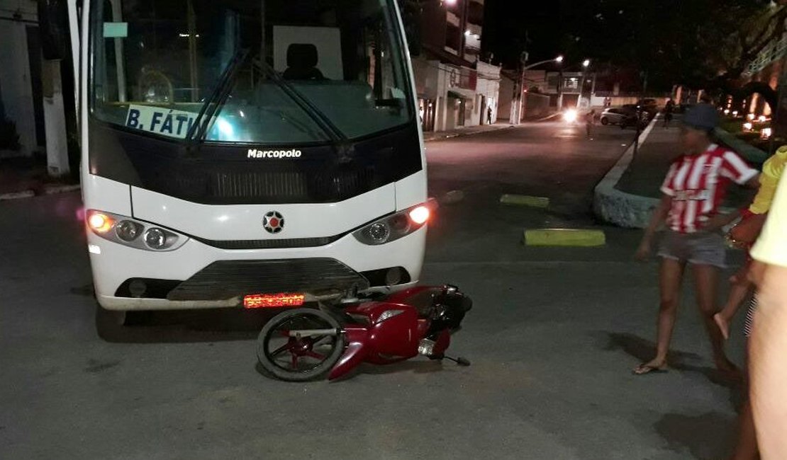 Motociclista fica ferido após colisão entre Van e moto em São Miguel dos Campos