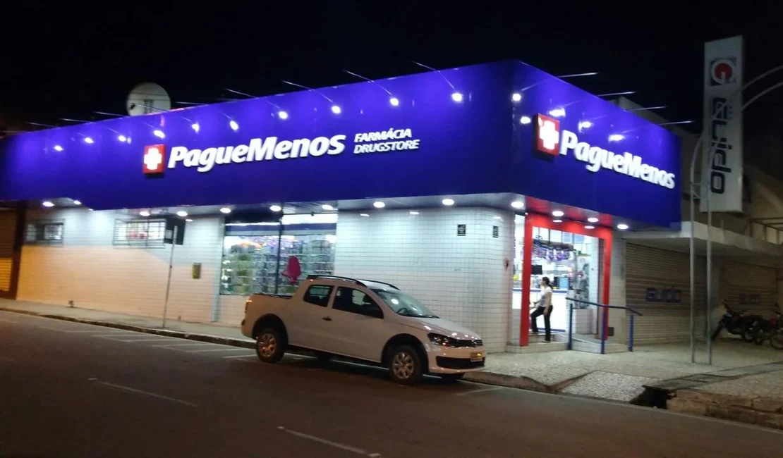 Farmácia Pague Menos é assaltada por dois homens no Centro de Arapiraca