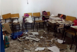 Forro de sala de aula desaba em escola pública e deixa alunos feridos