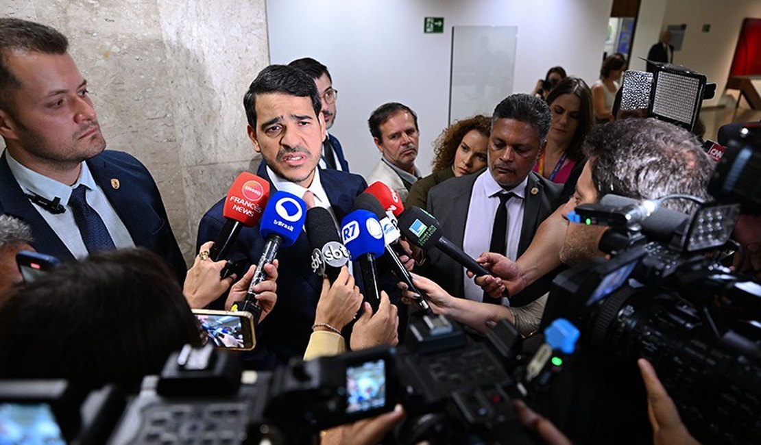 CCJ faz sabatinas e leitura do relatório sobre indicação de Messias ao STF