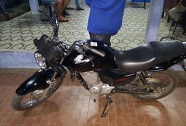 Suspeito em furto é detido por populares e polícia recupera materiais e veículo roubado