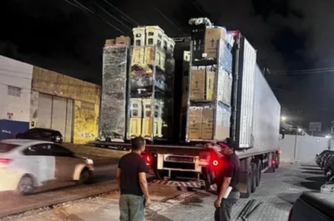 Carga de flores avaliada em R$ 104 mil e sem documentação fiscal é apreendida, em Maceió