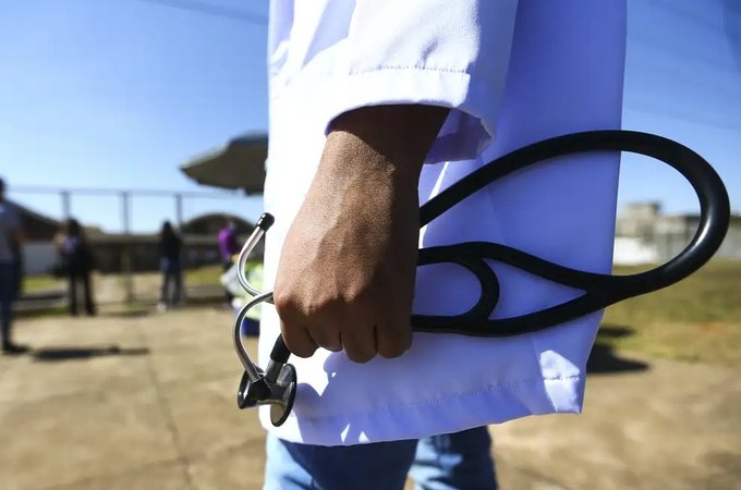 MEC diz que irá suspender vestibular e vetar ampliação de cursos de medicina mal avaliados