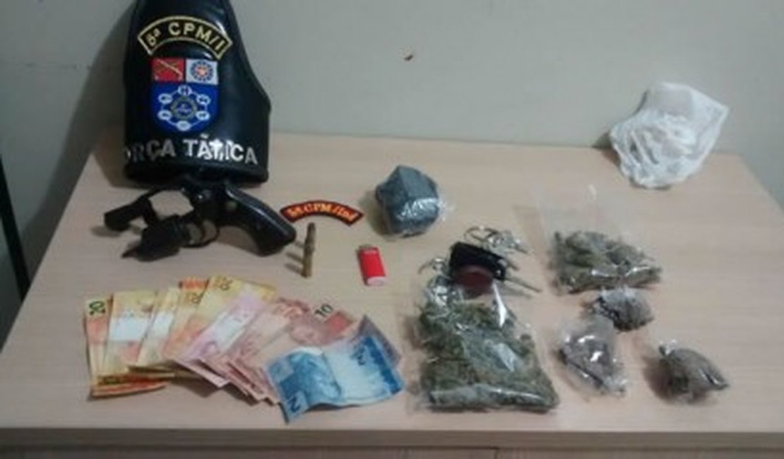 Força Tática prende dupla com drogas e armas em Marechal Deodoro