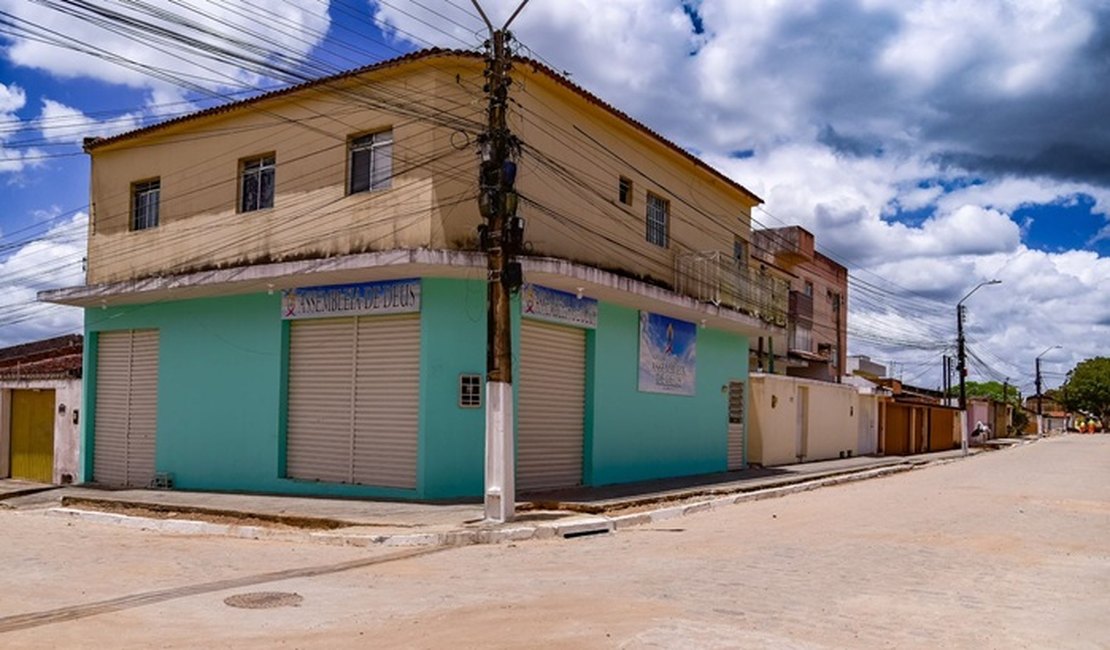Prefeito Luciano Barbosa realiza, nesta sexta (24), a entrega da drenagem e pavimentação de 7 ruas do bairro Jardim Tropical
