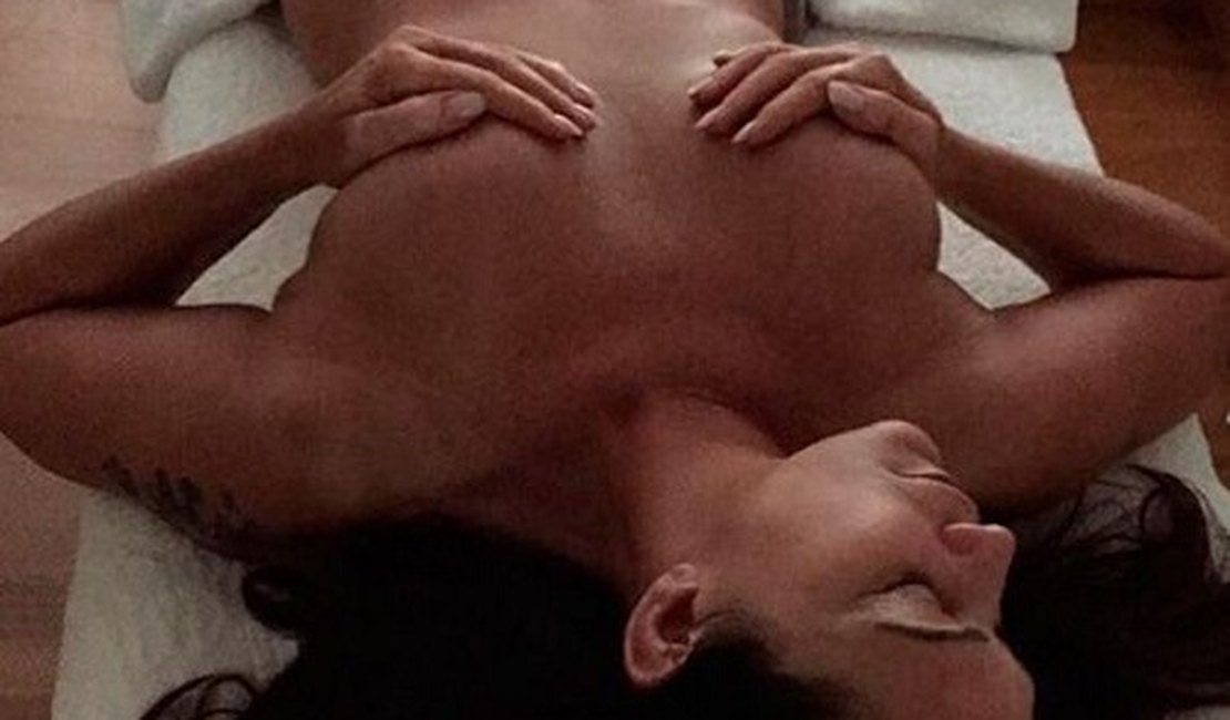 Luiza Brunet publica foto de topless em sessão de massagem: ‘Perfeita’