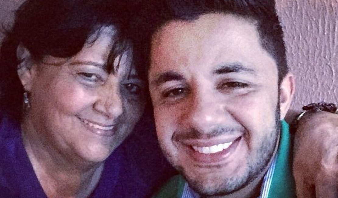 'Saudade sem fim', publica mãe de Cristiano Araújo em sua conta no Instagram