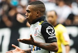 Corinthians bate o Joinville e mantém folga na liderança