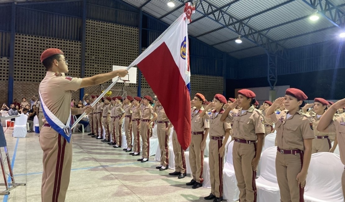 Solenidade marca a entrega das boinas para os novos alunos do ﻿Colégio da PM em Arapiraca