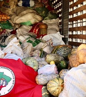 MST doa 20 toneladas de alimentos para famílias atingidas pelo afundamento do solo em Maceió